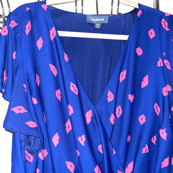 ModCloth Fits Of Bliss Flutter Sleeve Blue & Hot Pink Lips Midi Dress - Picture 5 of 7